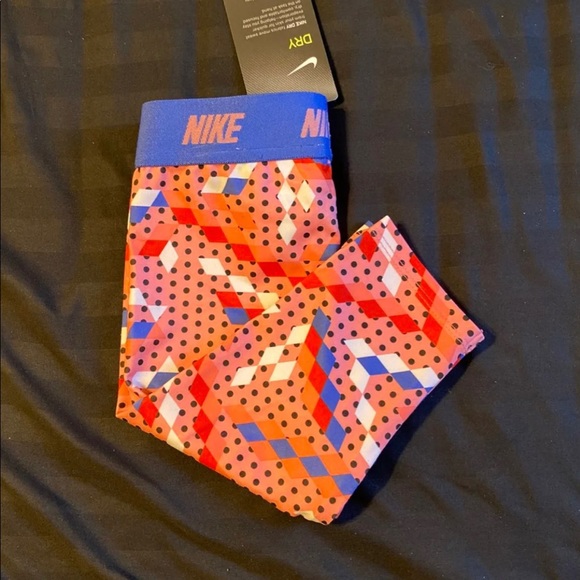Nike Capri Leggings - Picture 2 of 2